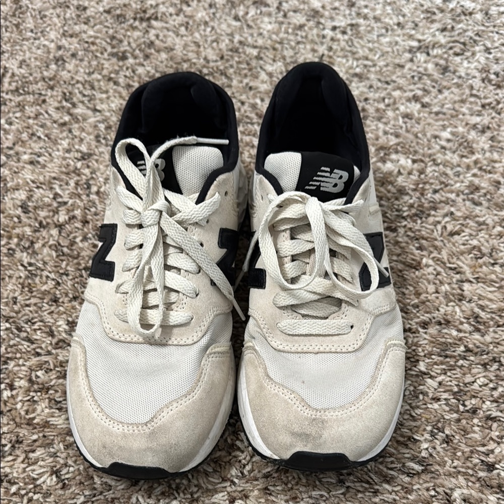 Women’s new balance sneakers. Size 8.5